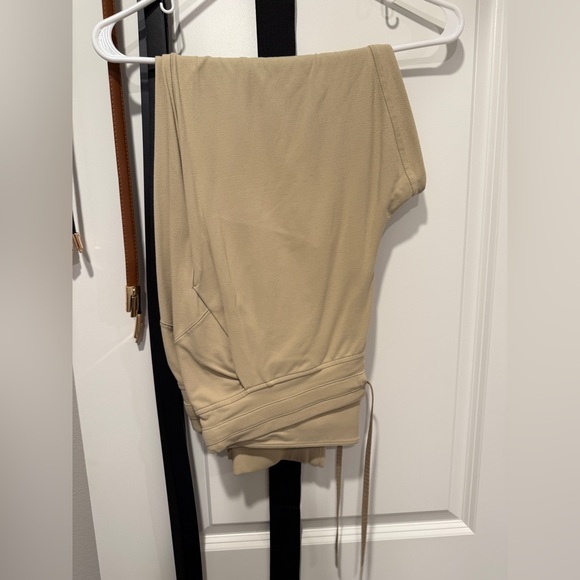 Lululemon - Picture 2 of 3